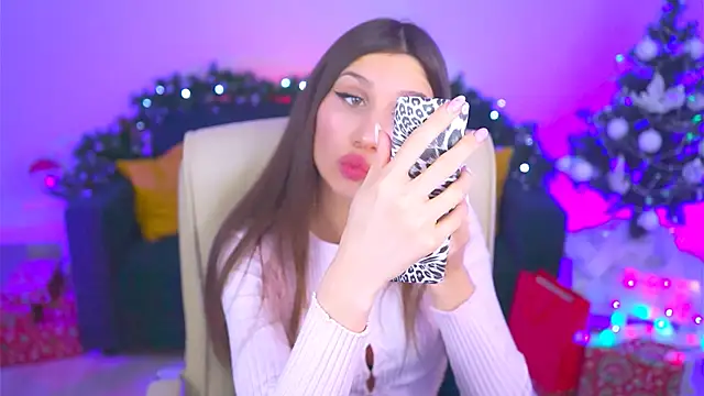 Snapshot of MollyPerry chatting on 12/08/24, 12:08 MollyPerry online show from 12/08/24, 12:08