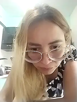 JuliaMack online show from 09/11/25, 05:57