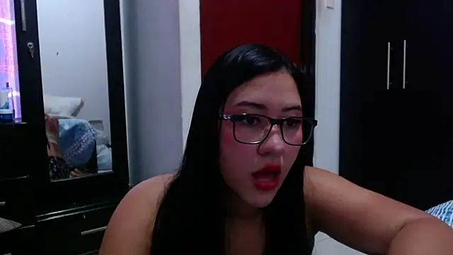 LuciaTomson online show from 05/14/26, 07:42