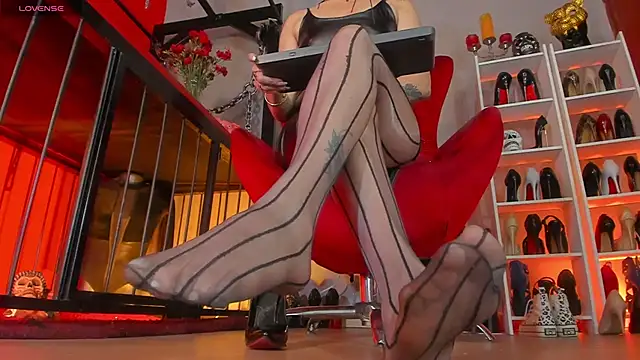 Snapshot of MistressAndre chatting on 11/08/25, 08:51 MistressAndre online show from 11/08/25, 08:51