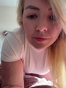 Snapshot of xxcurvyjessiexx chatting on 04/06/26, 02:40 xxcurvyjessiexx online show from 04/06/26, 02:40