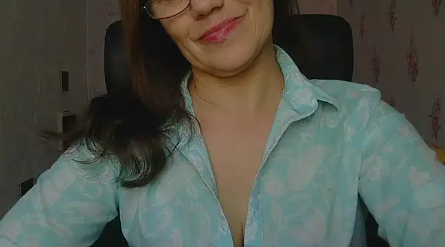 Snapshot of KittyyLaBeauty chatting on 03/21/25, 02:07 KittyyLaBeauty online show from 03/21/25, 02:07