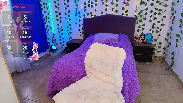 hazel lee ross online show from 12/07/24, 02:57