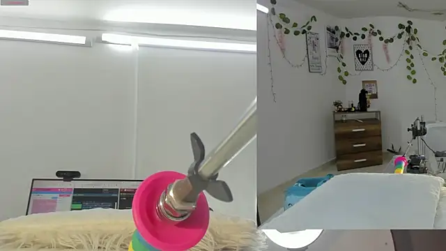 Snapshot of Daki_Ume_ chatting on 11/24/25, 02:33 Daki Ume online show from 11/24/25, 02:33