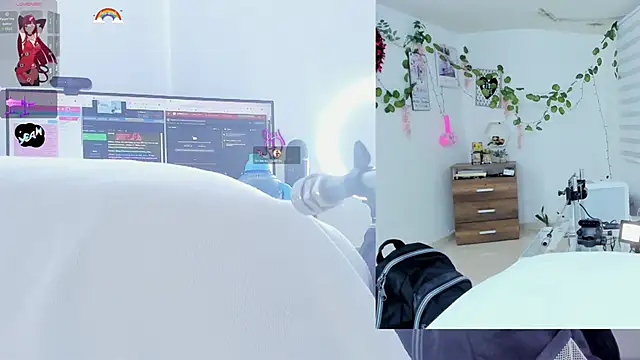 Snapshot of Daki_Ume_ chatting on 12/17/25, 02:17 Daki Ume online show from 12/17/25, 02:17