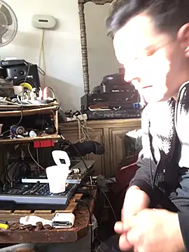 Snapshot of Phelyxx_elgato chatting on 03/19/25, 03:40 Phelyxx elgato online show from 03/19/25, 03:40