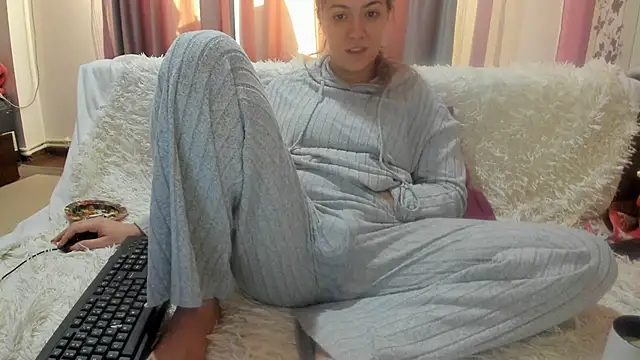 Snapshot of Dyana_Kaylinn chatting on 01/07/25, 08:24 Dyana Kaylinn online show from 01/07/25, 08:24