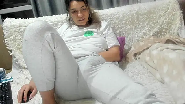 Snapshot of Dyana_Kaylinn chatting on 01/11/25, 04:48 Dyana Kaylinn online show from 01/11/25, 04:48