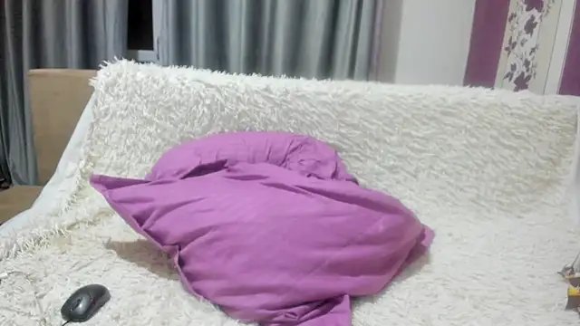 Snapshot of Dyana_Kaylinn chatting on 01/17/25, 04:49 Dyana Kaylinn online show from 01/17/25, 04:49