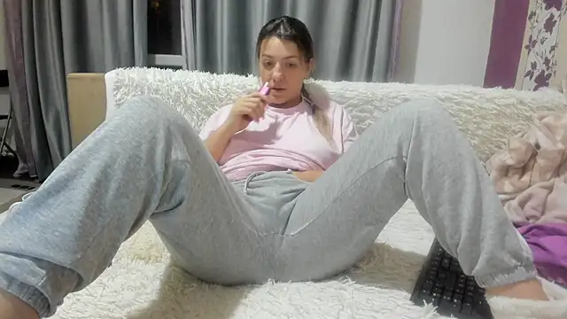 Snapshot of Dyana_Kaylinn chatting on 01/18/25, 04:59 Dyana Kaylinn online show from 01/18/25, 04:59