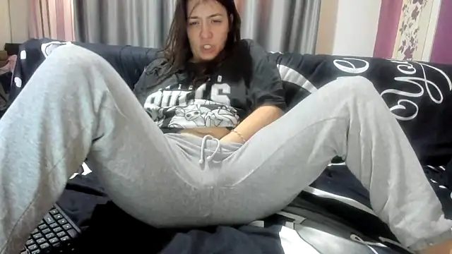 Snapshot of Dyana_Kaylinn chatting on 03/11/25, 05:16 Dyana Kaylinn online show from 03/11/25, 05:16