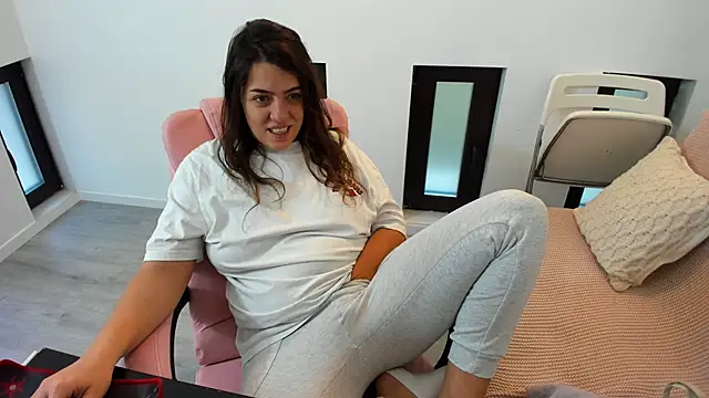 Snapshot of Dyana_Kaylinn chatting on 11/02/25, 05:32 Dyana Kaylinn online show from 11/02/25, 05:32