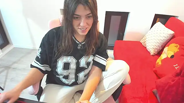 Snapshot of Dyana_Kaylinn chatting on 12/20/25, 05:36 Dyana Kaylinn online show from 12/20/25, 05:36