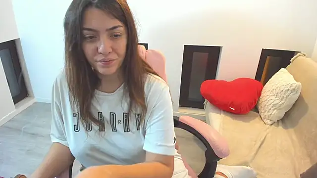 Snapshot of Dyana_Kaylinn chatting on 01/06/26, 05:33 Dyana Kaylinn online show from 01/06/26, 05:33