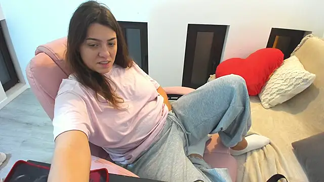 Snapshot of Dyana_Kaylinn chatting on 01/07/26, 04:48 Dyana Kaylinn online show from 01/07/26, 04:48