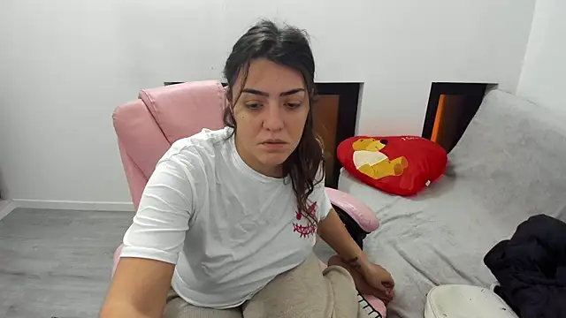 Snapshot of Dyana_Kaylinn chatting on 01/16/26, 05:00 Dyana Kaylinn online show from 01/16/26, 05:00