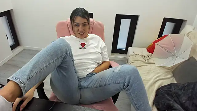 Snapshot of Dyana_Kaylinn chatting on 02/01/26, 05:50 Dyana Kaylinn online show from 02/01/26, 05:50