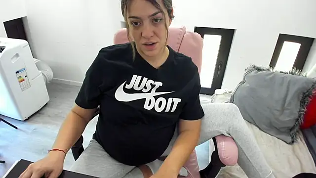 Dyana Kaylinn online show from 05/25/26, 05:24