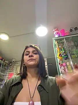 Snapshot of Susi_bell chatting on 03/04/25, 09:54 Susi bell online show from 03/04/25, 09:54