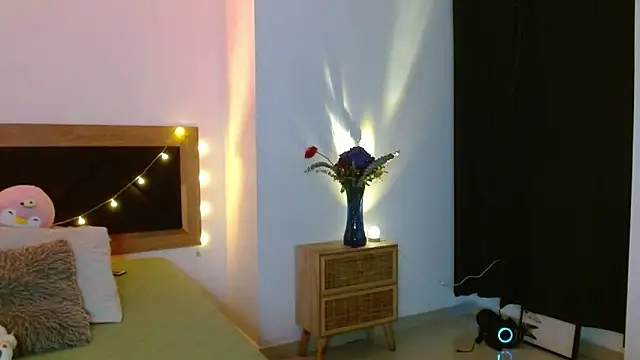 Snapshot of Susi_bell chatting on 12/19/25, 08:27 Susi bell online show from 12/19/25, 08:27