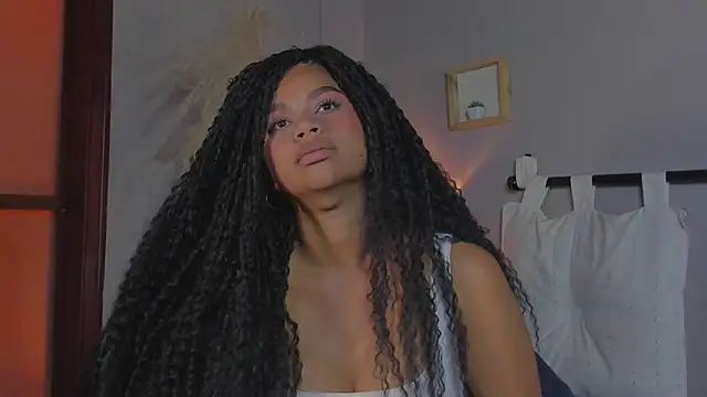 Snapshot of nayah__ chatting on 01/08/25, 11:52 nayah online show from 01/08/25, 11:52