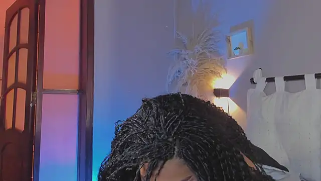 Snapshot of nayah__ chatting on 01/28/25, 12:05 nayah online show from 01/28/25, 12:05
