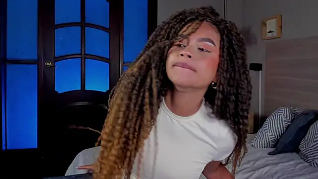 nayah   online show from 10/23/25, 07:45