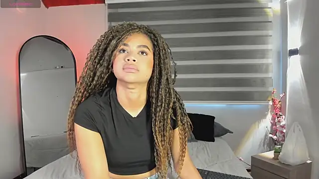 nayah   online show from 11/18/25, 07:51