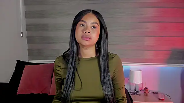 nayah   online show from 11/25/25, 09:04