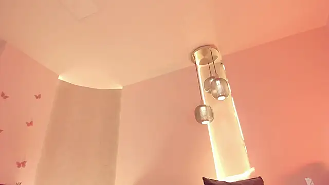 Snapshot of angeline-777 chatting on 11/14/25, 01:32 angeline-777 online show from 11/14/25, 01:32