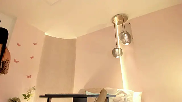 Snapshot of angeline-777 chatting on 12/15/25, 01:15 angeline-777 online show from 12/15/25, 01:15