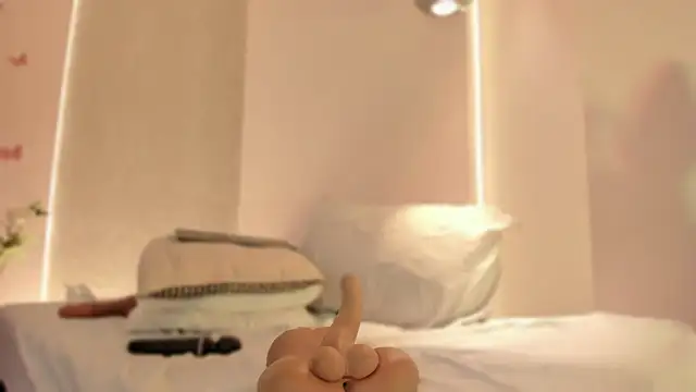 Snapshot of angeline-777 chatting on 12/23/25, 12:52 angeline-777 online show from 12/23/25, 12:52