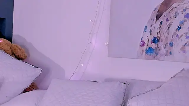 Snapshot of rosemonrooe chatting on 02/18/25, 09:09 rosemonrooe online show from 02/18/25, 09:09