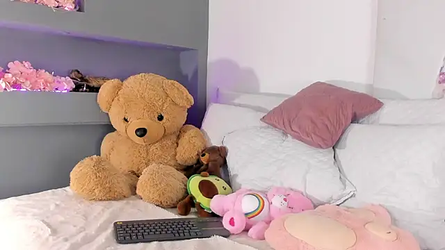 Snapshot of rosemonrooe chatting on 03/05/25, 03:18 rosemonrooe online show from 03/05/25, 03:18