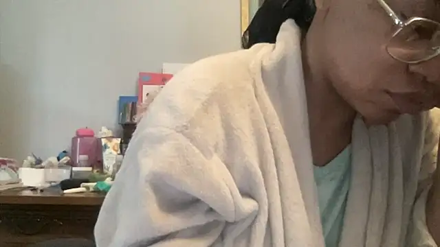 MommyConfident online show from 11/24/25, 02:39