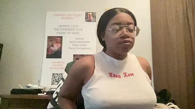 MommyConfident online show from 05/10/26, 10:04