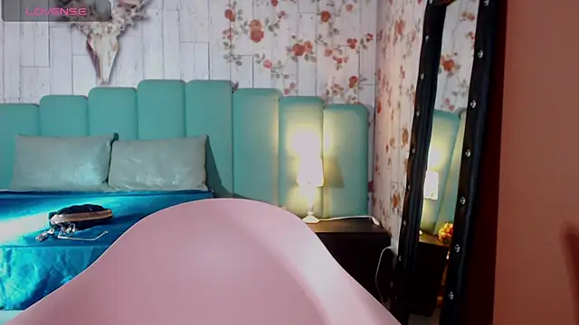 Alison Simmons online show from 01/04/25, 02:56