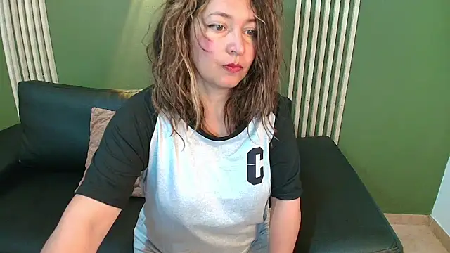 Devil Sara online show from 10/22/25, 12:27