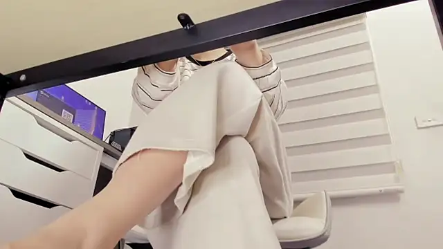 Snapshot of Alisa_Hotfeeling chatting on 12/22/25, 10:07 Alisa Hotfeeling online show from 12/22/25, 10:07