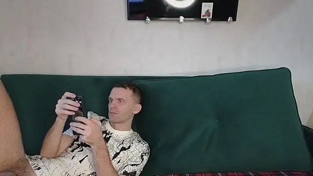 FoxLoveBasik online show from 02/21/25, 10:39