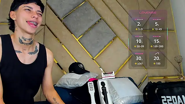 Snapshot of AmberAdams_ chatting on 10/17/25, 03:47 AmberAdams online show from 10/17/25, 03:47