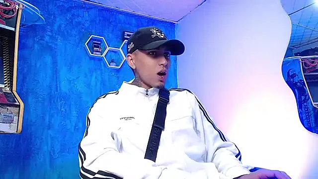 Snapshot of Liam_lee chatting on 12/12/24, 12:22 Liam lee online show from 12/12/24, 12:22