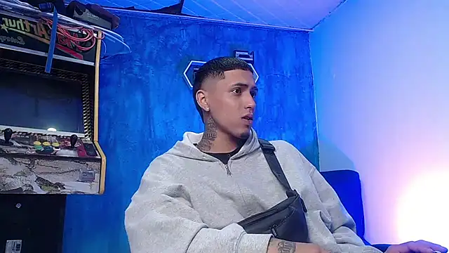 Snapshot of Liam_lee chatting on 12/17/24, 12:33 Liam lee online show from 12/17/24, 12:33