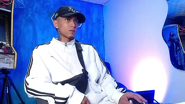 Snapshot of Liam_lee chatting on 01/02/25, 12:46 Liam lee online show from 01/02/25, 12:46