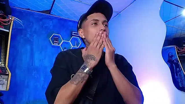 Snapshot of Liam_lee chatting on 01/02/25, 04:13 Liam lee online show from 01/02/25, 04:13