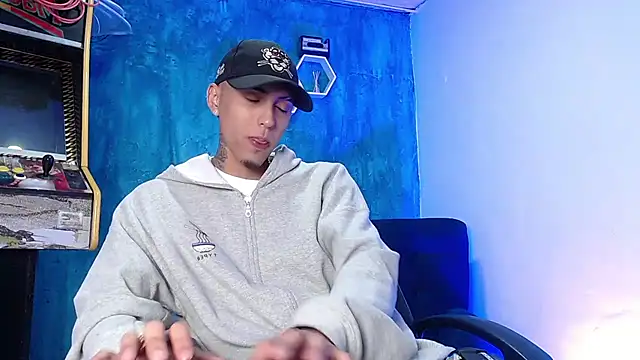 Snapshot of Liam_lee chatting on 01/23/25, 12:52 Liam lee online show from 01/23/25, 12:52