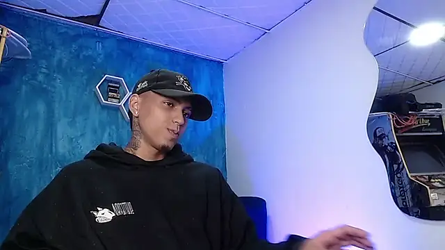 Snapshot of Liam_lee chatting on 01/25/25, 12:58 Liam lee online show from 01/25/25, 12:58