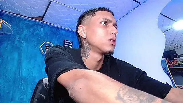 Snapshot of Liam_lee chatting on 01/31/25, 04:27 Liam lee online show from 01/31/25, 04:27