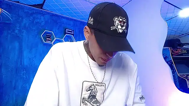 Snapshot of Liam_lee chatting on 02/07/25, 04:46 Liam lee online show from 02/07/25, 04:46