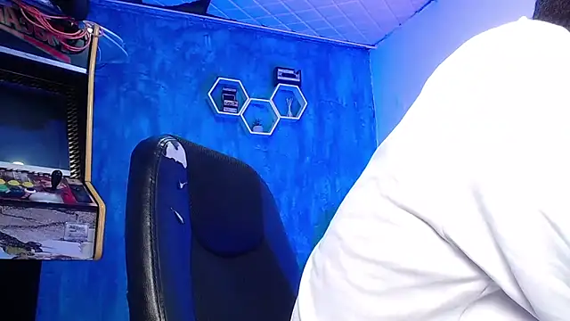 Snapshot of Liam_lee chatting on 02/08/25, 01:44 Liam lee online show from 02/08/25, 01:44